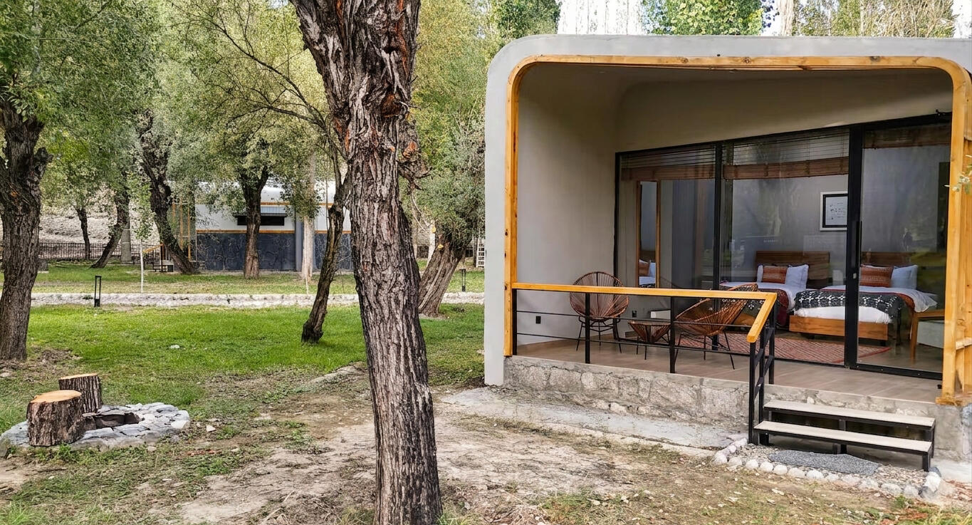 Asqurthan cottage with its own covered deck